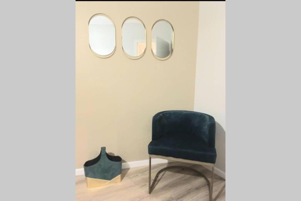 Modern 4 Beds In Convenient Location, Free Parking Appartement