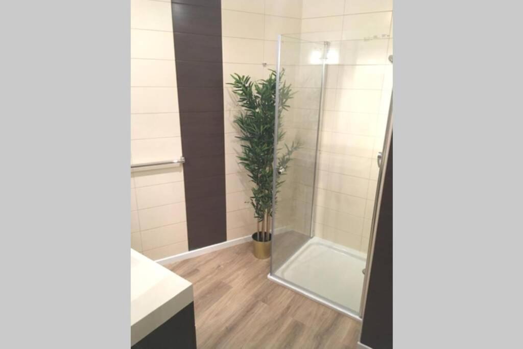 Appartement Modern 4 Beds In Convenient Location, Free Parking